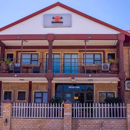 Road House Guest House Omuthiya Exterior foto
