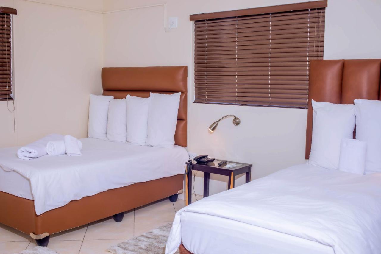 Road House Guest House Omuthiya Exterior foto