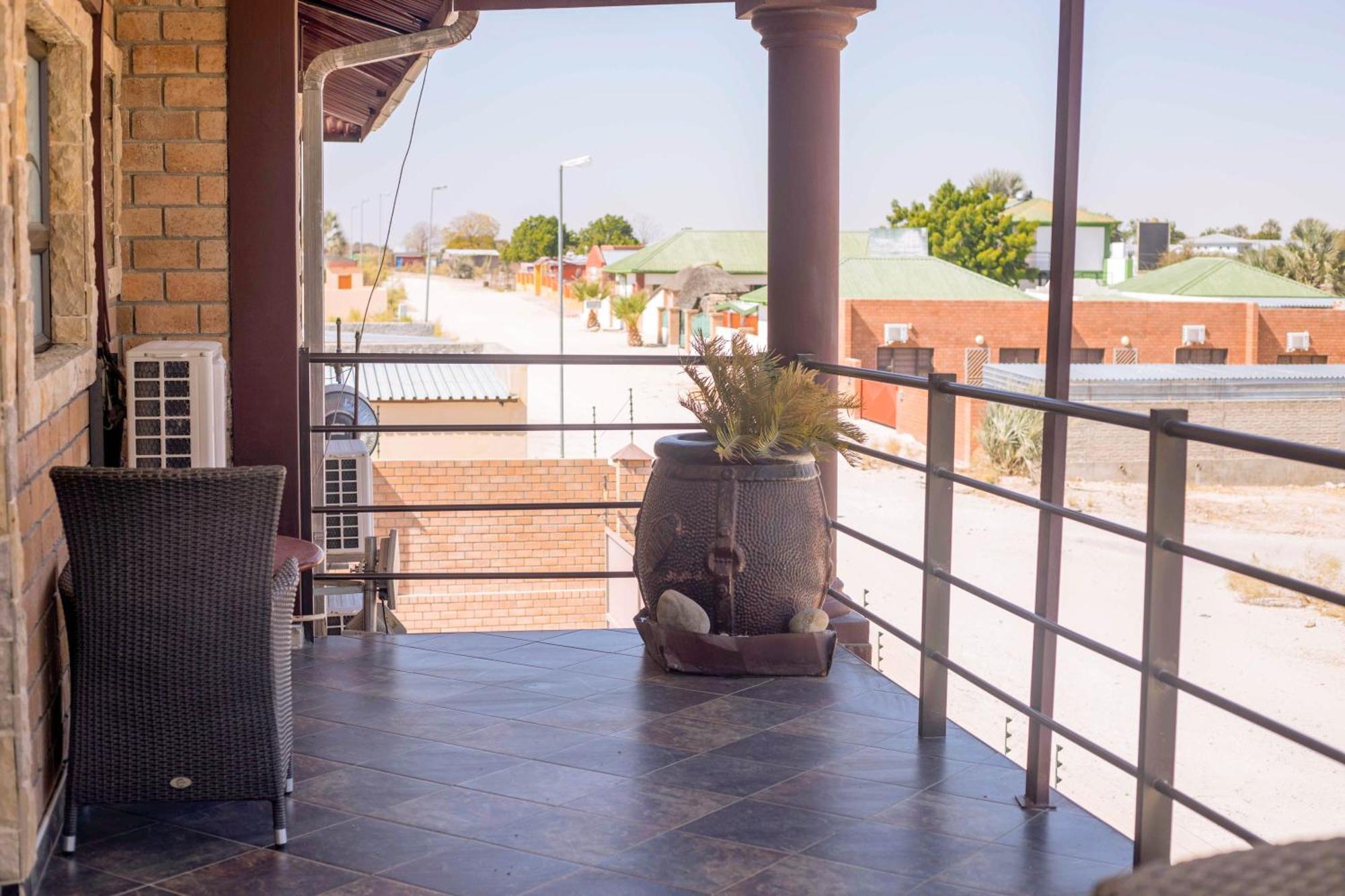 Road House Guest House Omuthiya Exterior foto