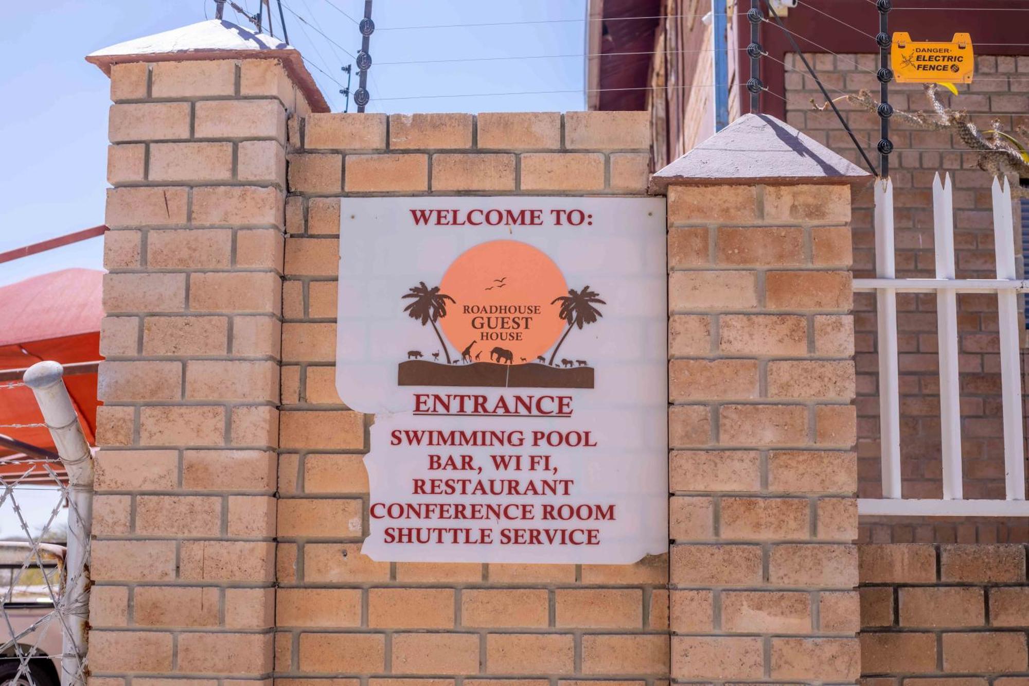 Road House Guest House Omuthiya Exterior foto
