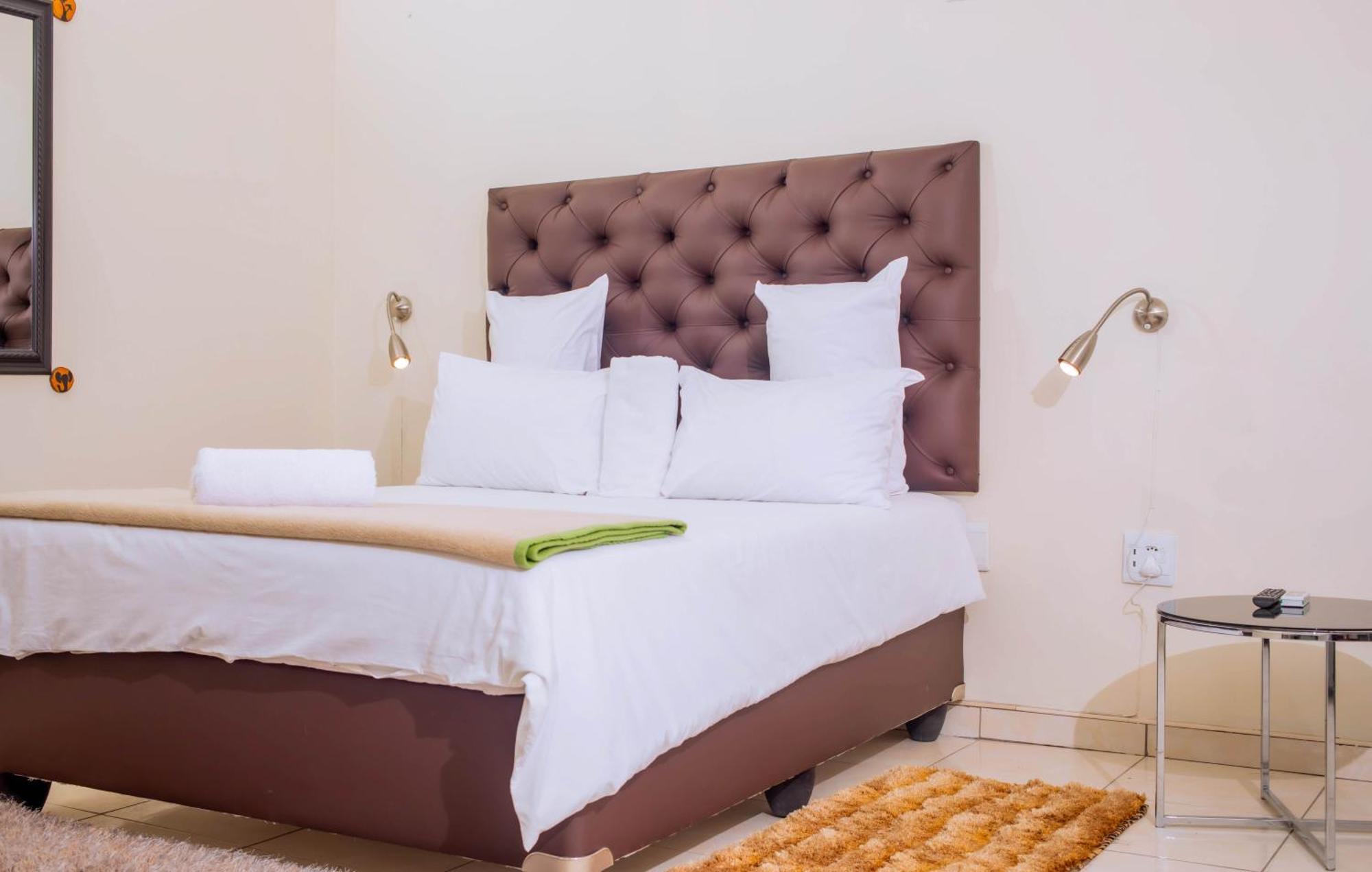 Road House Guest House Omuthiya Exterior foto